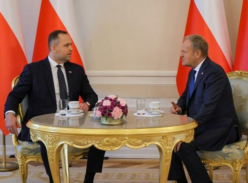 Туск натякнув, що Навроцький брав участь у заході, проплаченому росіянами